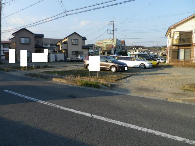 Local photos, including front road. Local (12 May 2013) Shooting