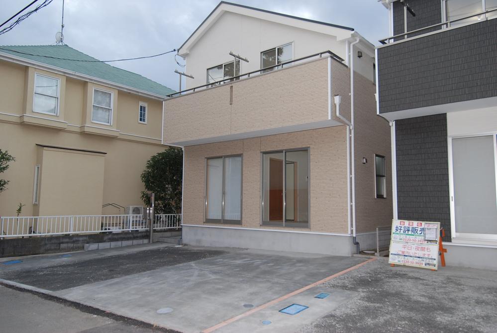 Local appearance photo. Indoor (12 May 2013) Shooting