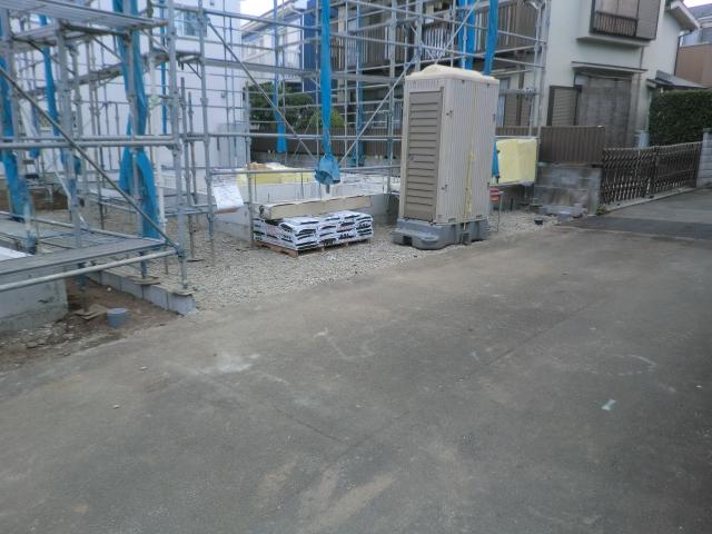 Local photos, including front road. Local (September 2013) Shooting