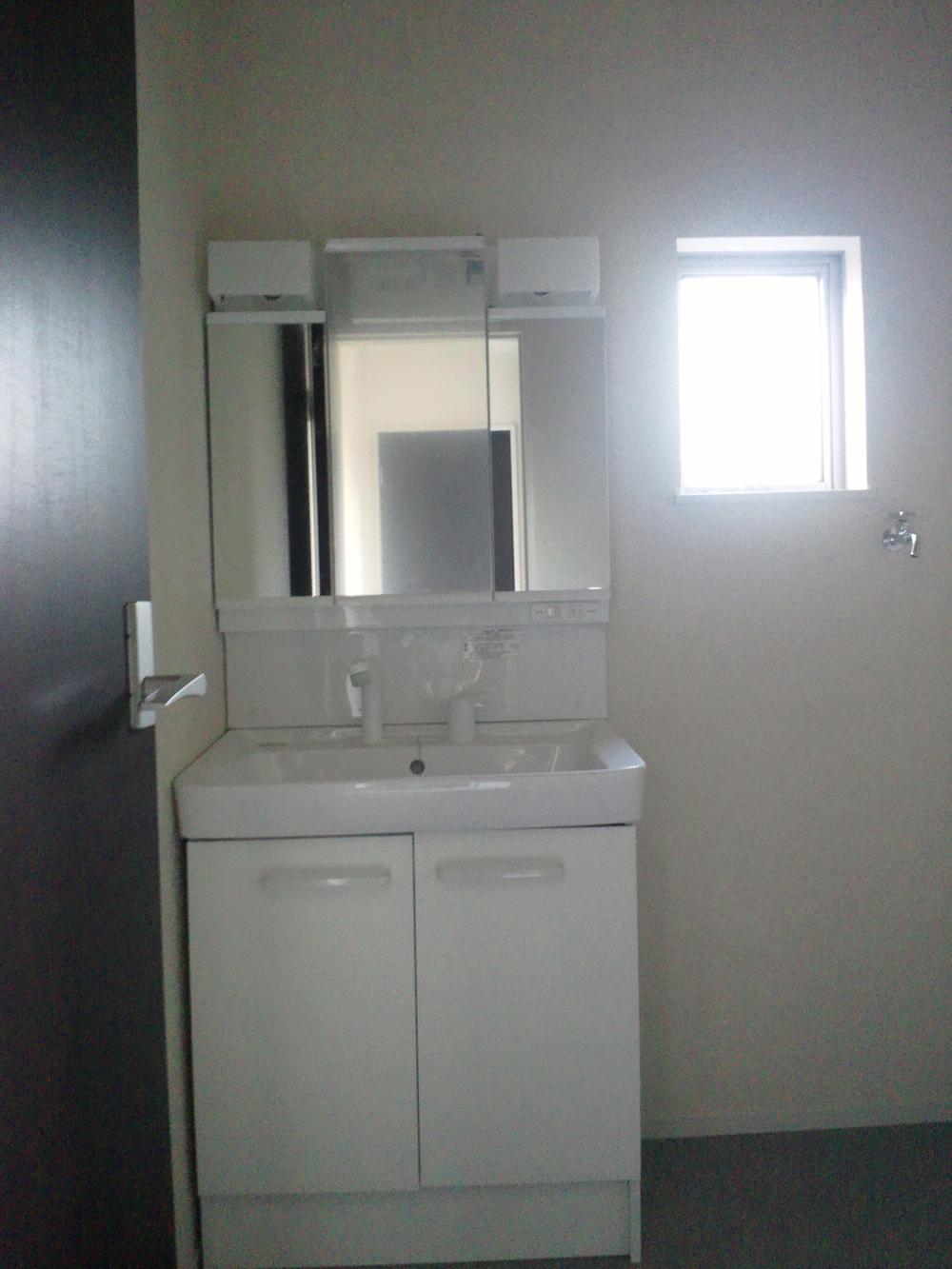 Wash basin, toilet. Interior (December 2, 2013) Shooting