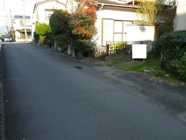 Local photos, including front road. Local (12 May 2013) Shooting