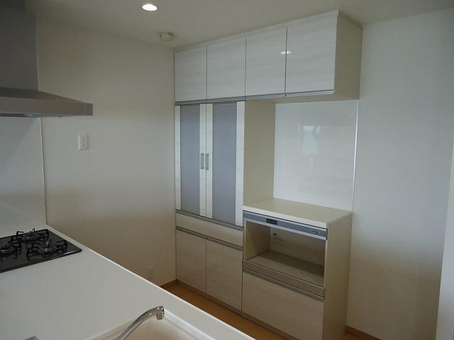 Kitchen. Kitchen storage is also abundant.