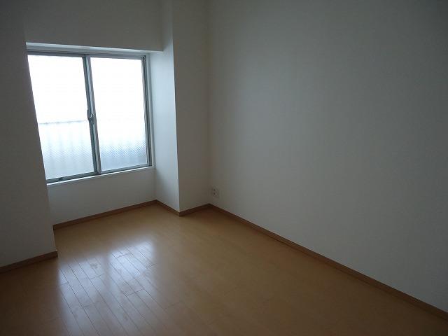 Non-living room. Bright room.