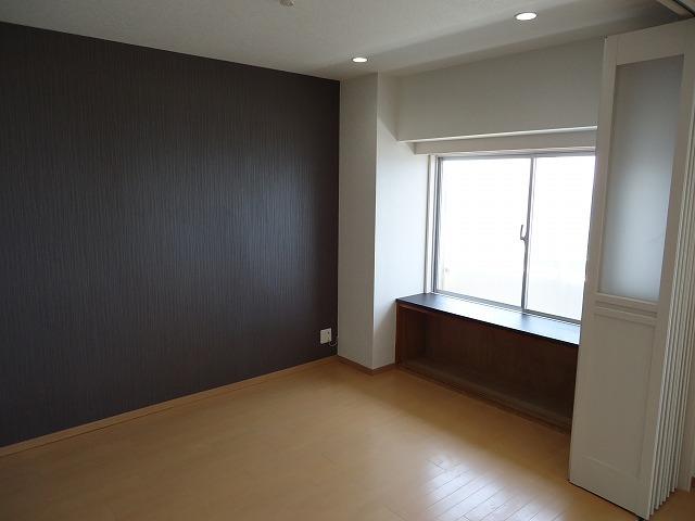 Non-living room. Bright room.