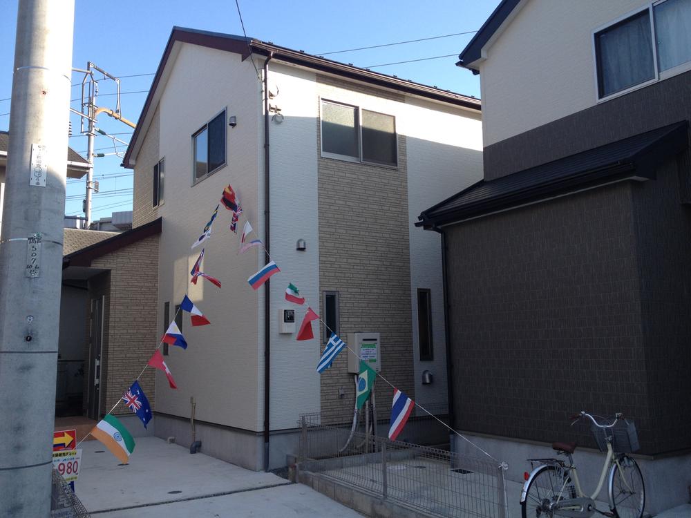 Local appearance photo. Local (12 May 2013) Shooting