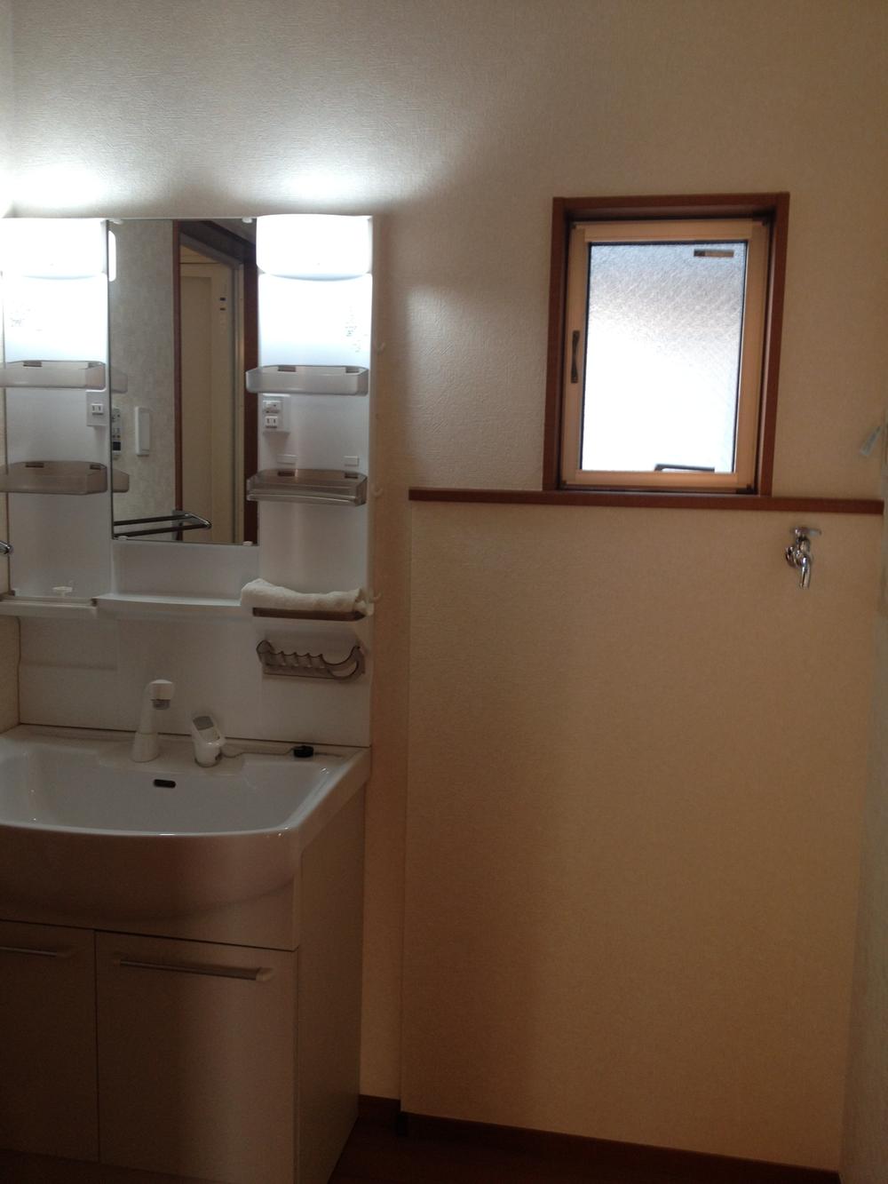 Wash basin, toilet. Indoor (12 May 2013) Shooting