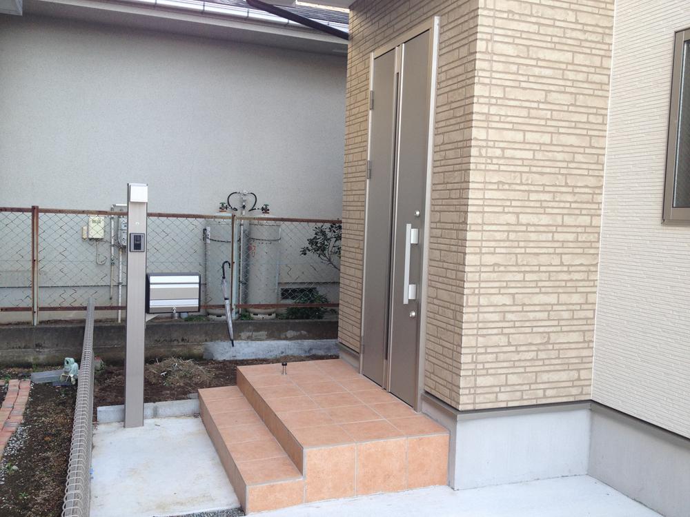 Entrance. Local (12 May 2013) Shooting