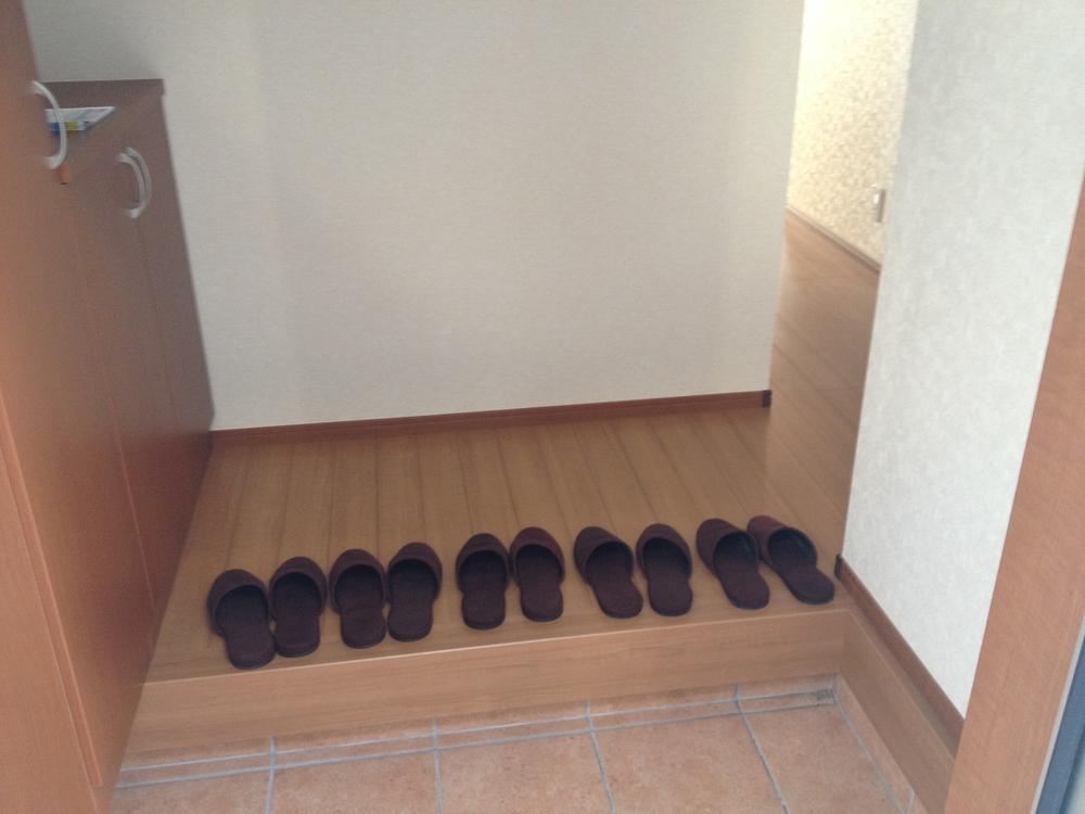 Entrance. Local (12 May 2013) Shooting