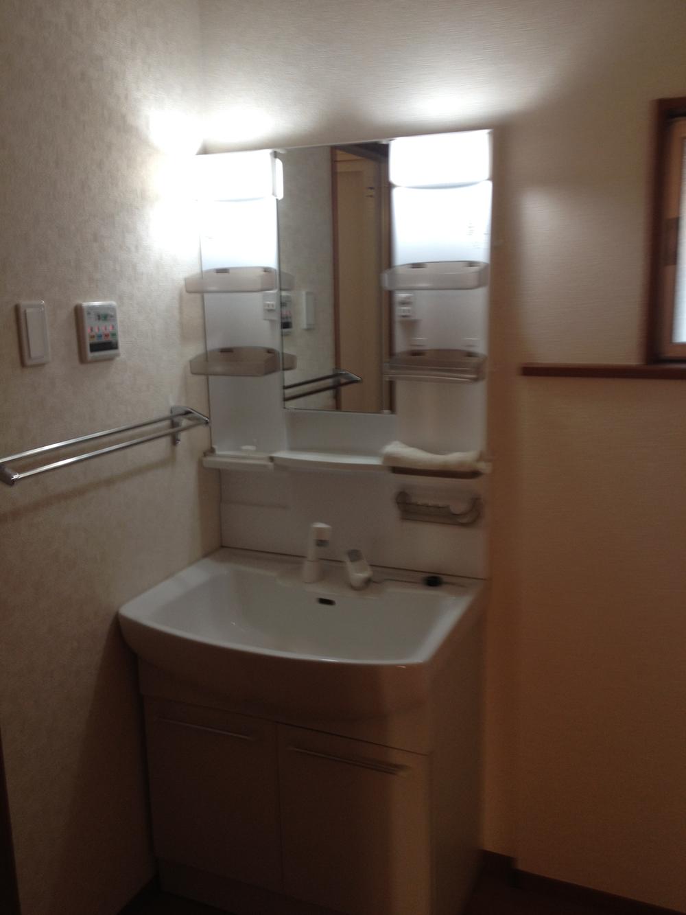 Wash basin, toilet. Indoor (12 May 2013) Shooting