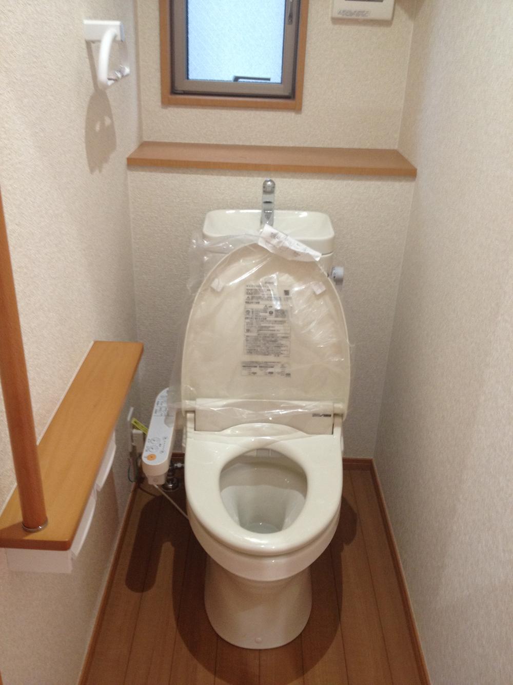 Toilet. Indoor (12 May 2013) Shooting