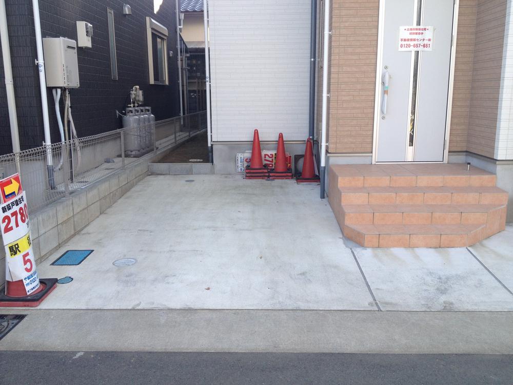 Parking lot. Local (12 May 2013) Shooting