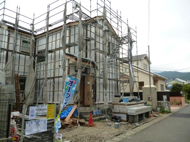 Local photos, including front road. Local (October 22, 2013) Shooting