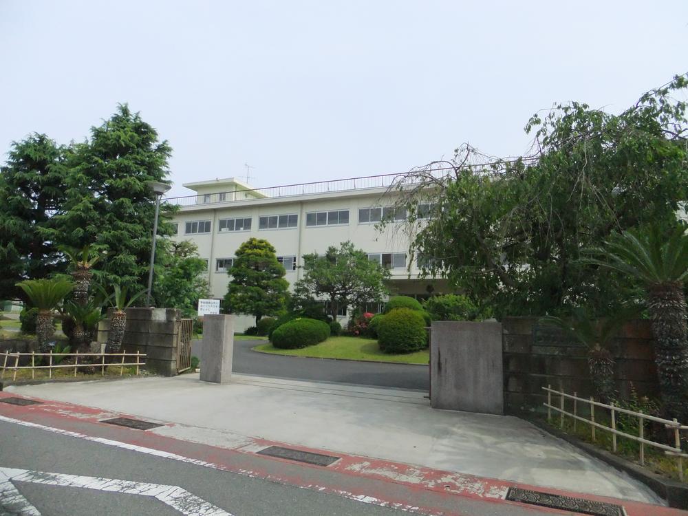 high school ・ College. 1743m to Kanagawa Prefecture Tatsunishi 湘高 schools