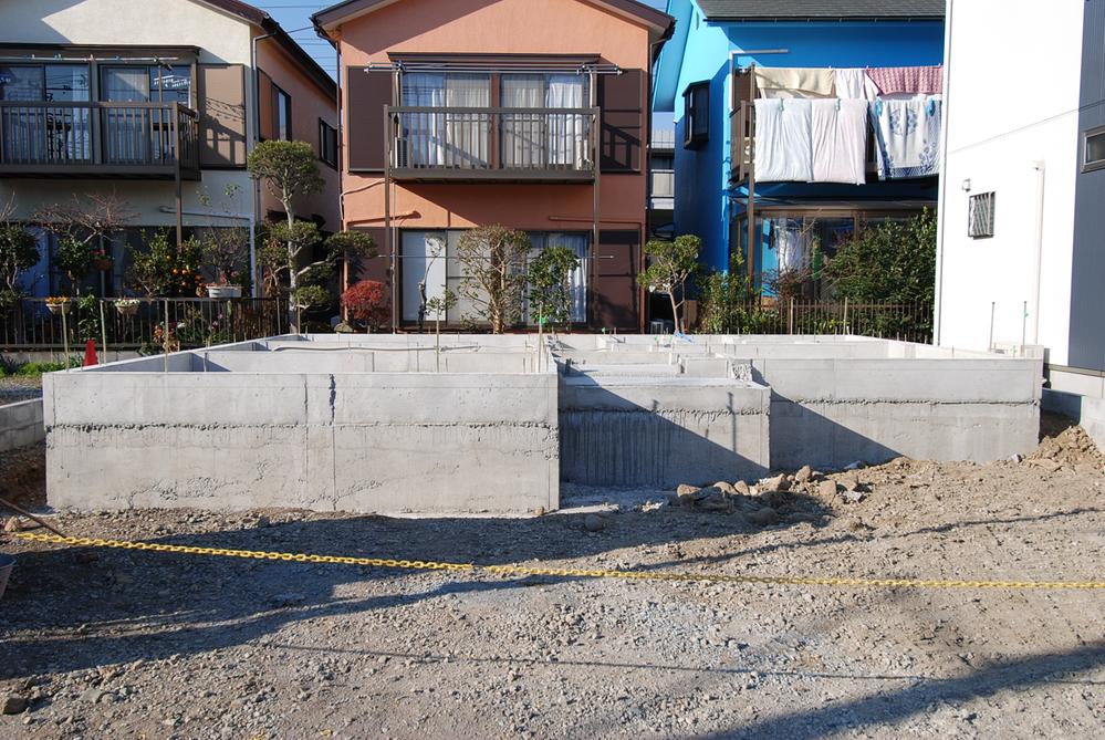 Local appearance photo. Local (12 May 2013) Shooting