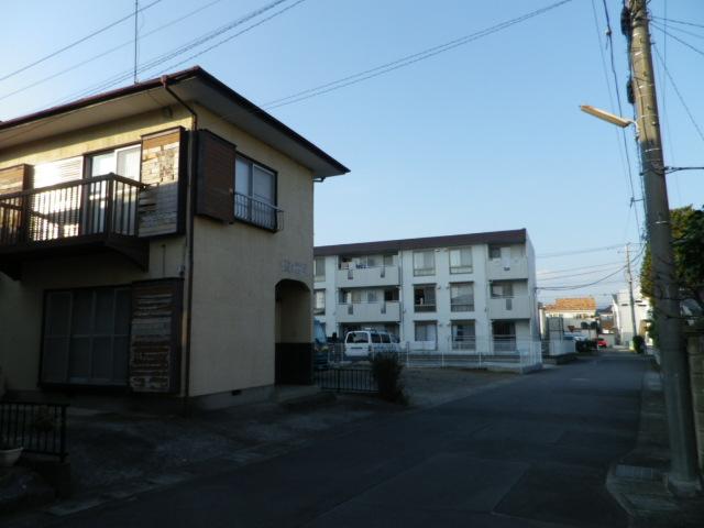 Local photos, including front road. Local (12 May 2013) Shooting