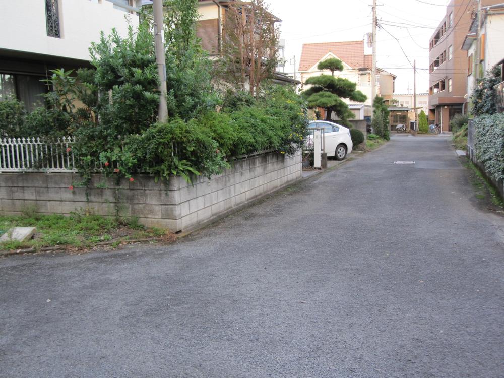 Local photos, including front road. Local (11 May 2013) Shooting