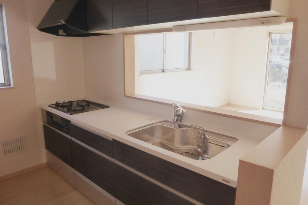 Kitchen. Integrated water purifier ・ It is with under-floor storage ☆ Popular face-to-face kitchen