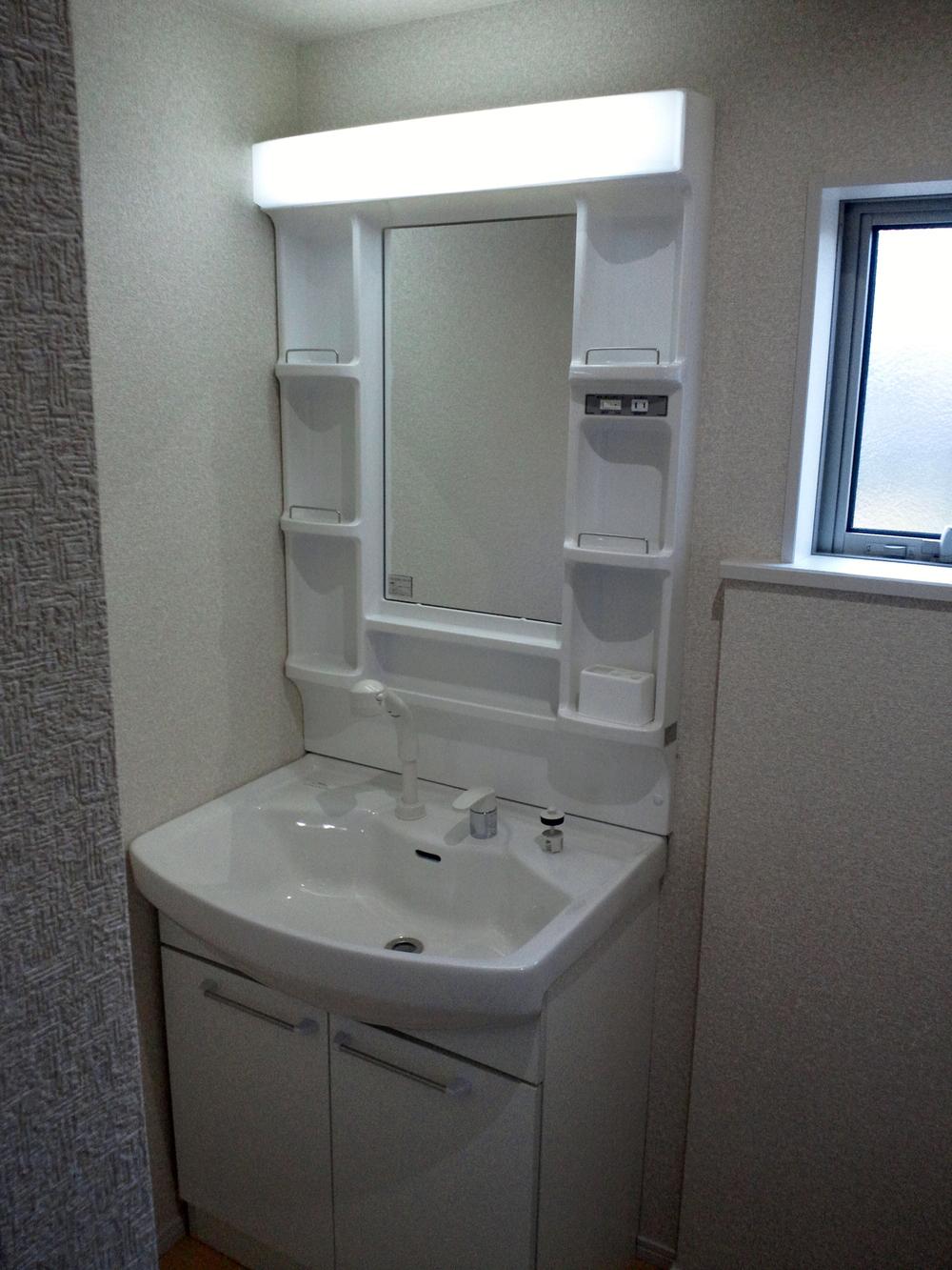 Wash basin, toilet. Indoor (December 13, 2013) Shooting