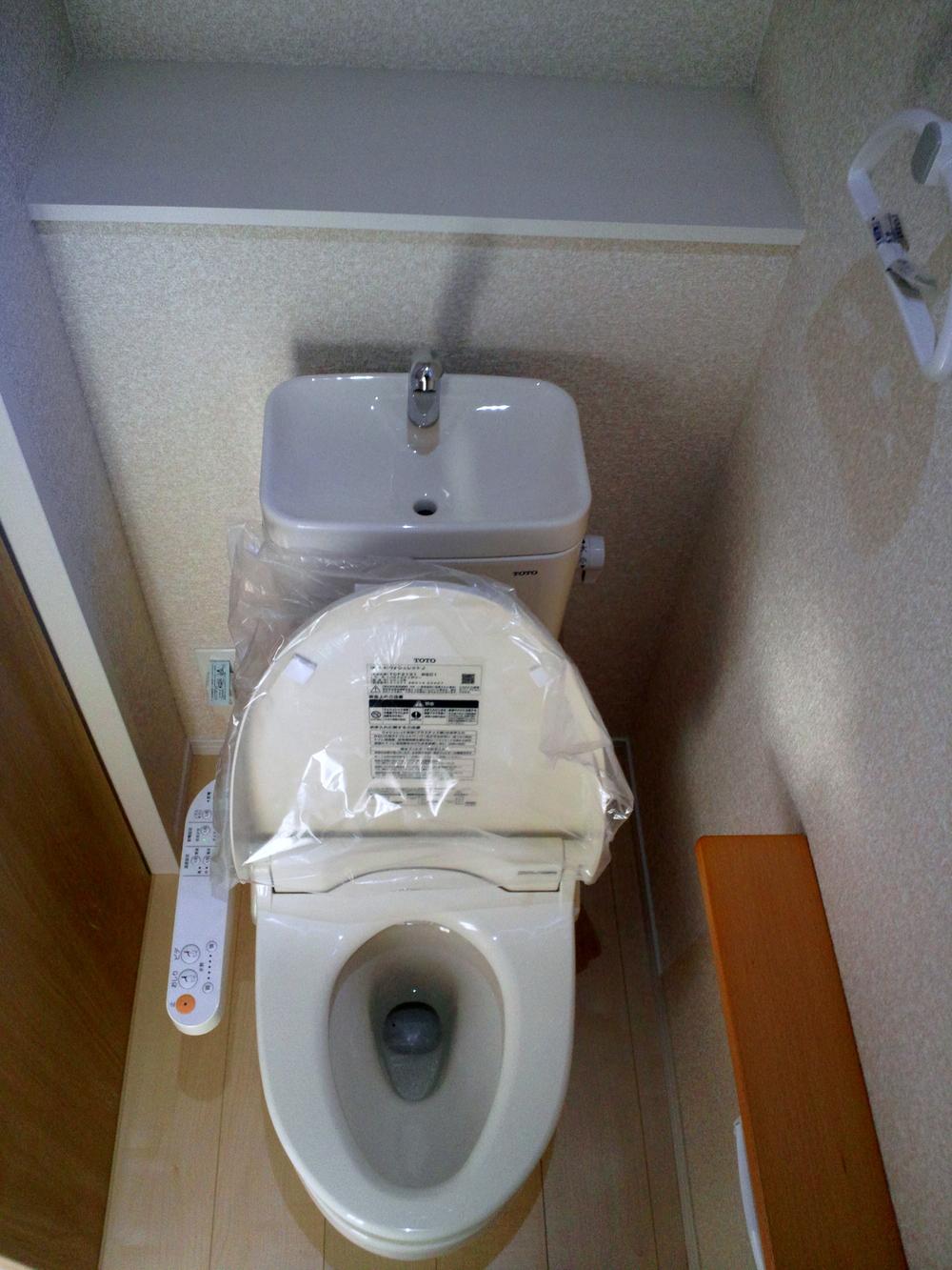 Toilet. Indoor (December 13, 2013) Shooting