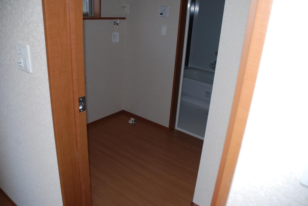 Wash basin, toilet. Indoor (11 May 2013) Shooting