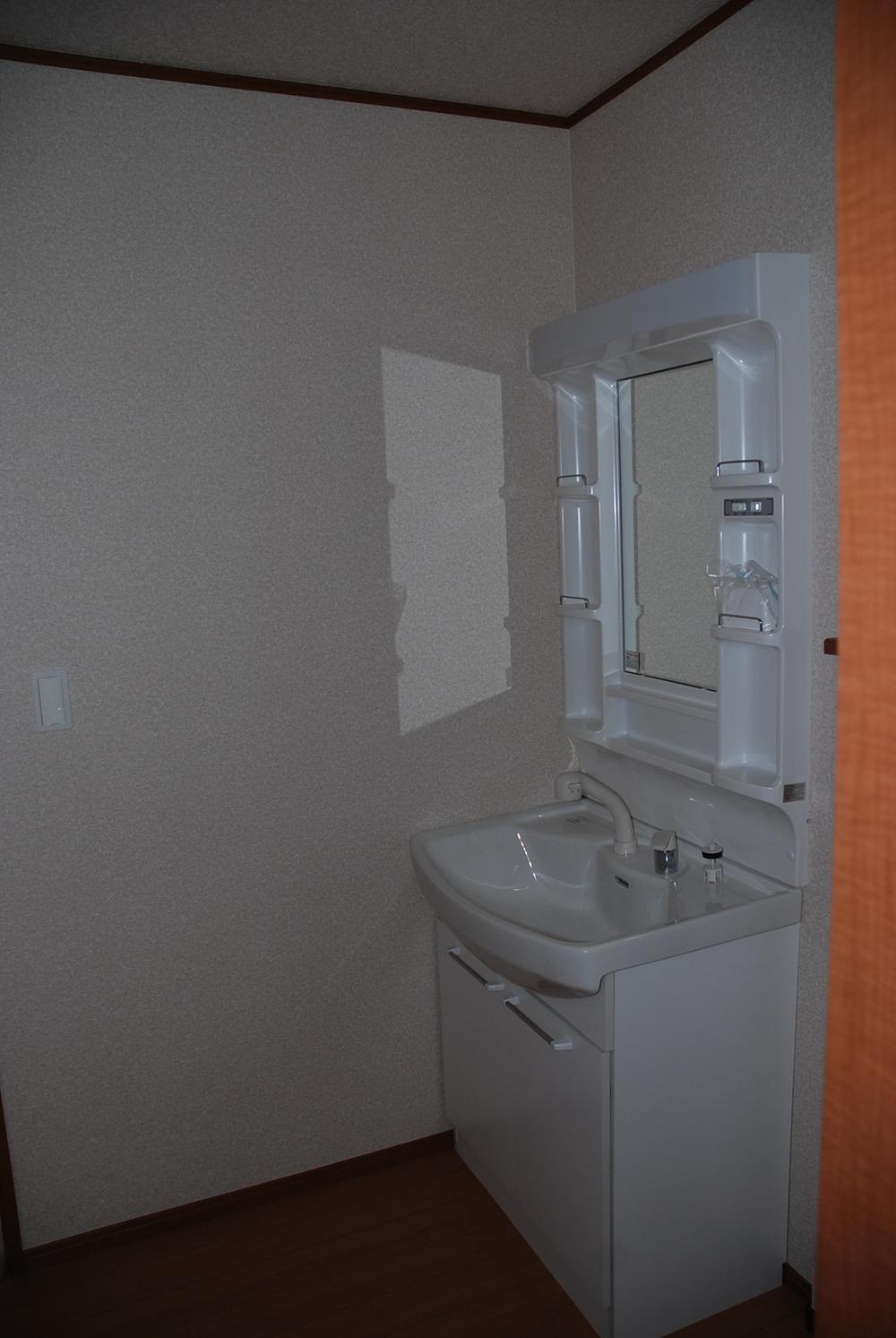 Wash basin, toilet. Indoor (11 May 2013) Shooting