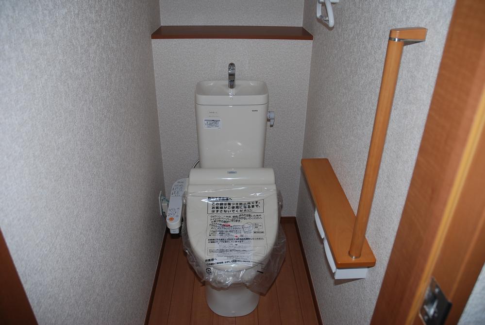 Toilet. Indoor (11 May 2013) Shooting