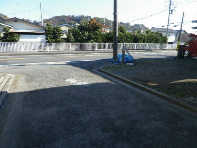 Local photos, including front road. Local (12 May 2013) Shooting