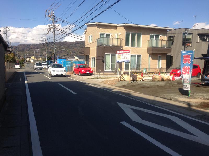 Local photos, including front road. -G Compartment - front road