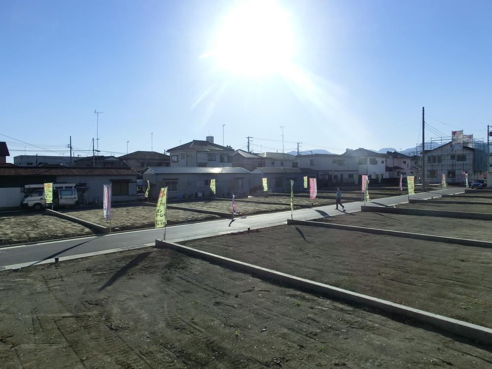 Local photos, including front road. Local (11 May 2013) Shooting Open-minded local of all sections south road.