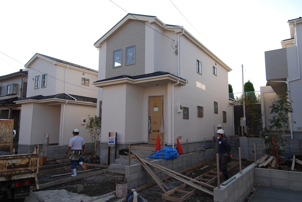 Local appearance photo. Local (12 May 2013) Shooting