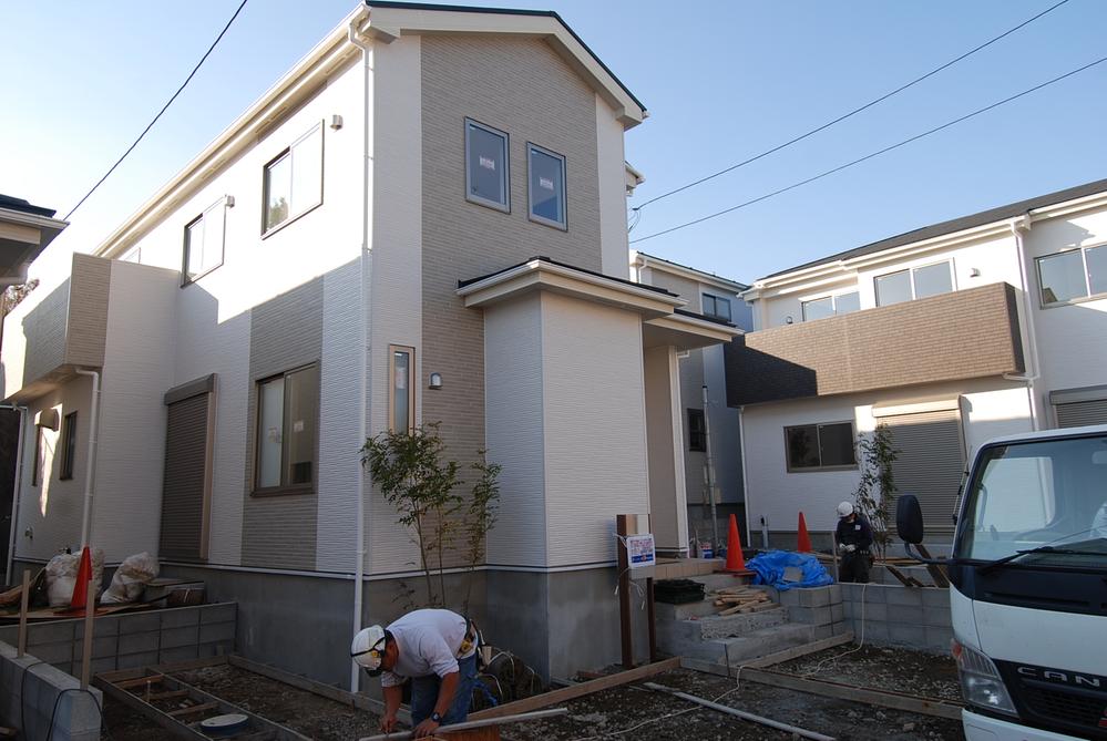 Local appearance photo. Local (12 May 2013) Shooting