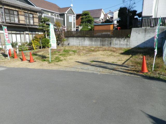 Local photos, including front road. Local (12 May 2013) Shooting