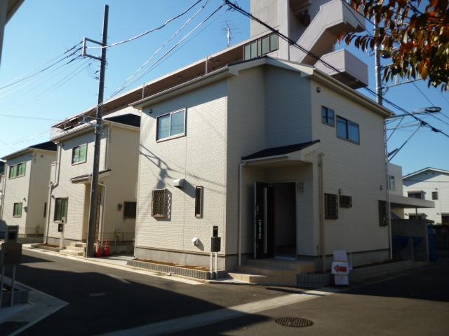 Local photos, including front road. Local (November 23, 2013) Shooting