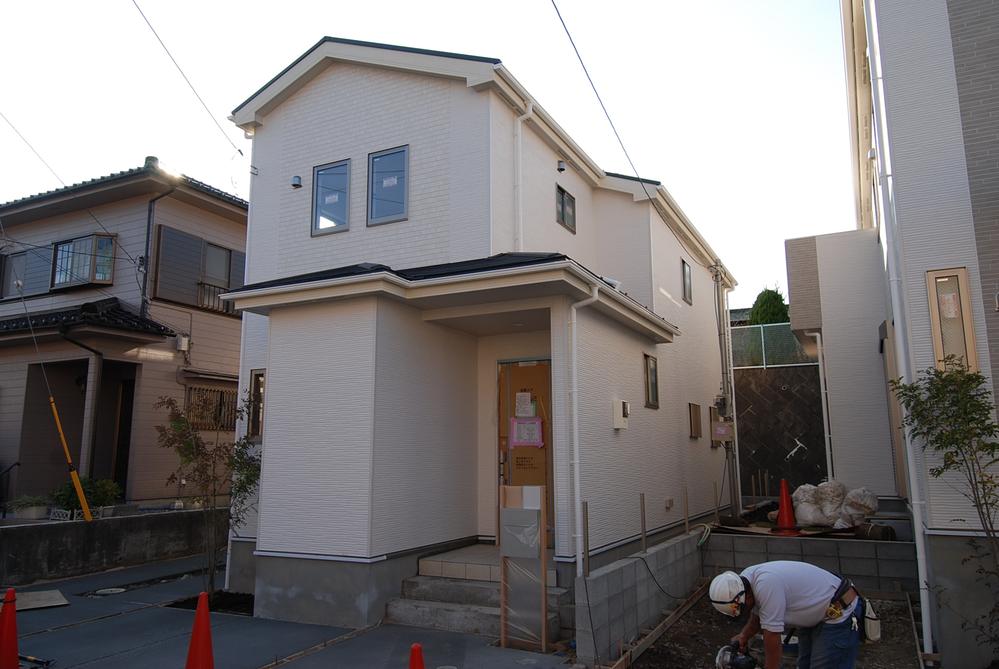 Local appearance photo. Local (12 May 2013) Shooting