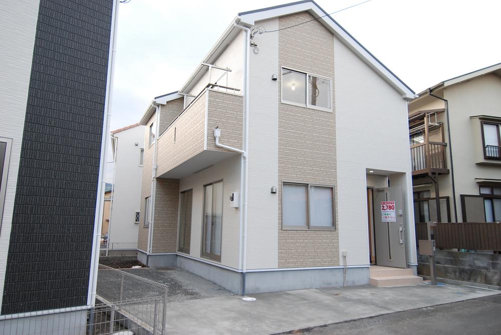 Local appearance photo. Local (12 May 2013) Shooting