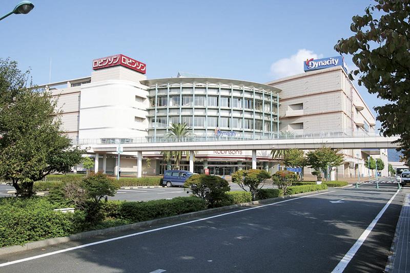 Shopping centre. 570m to Robinson Department Store