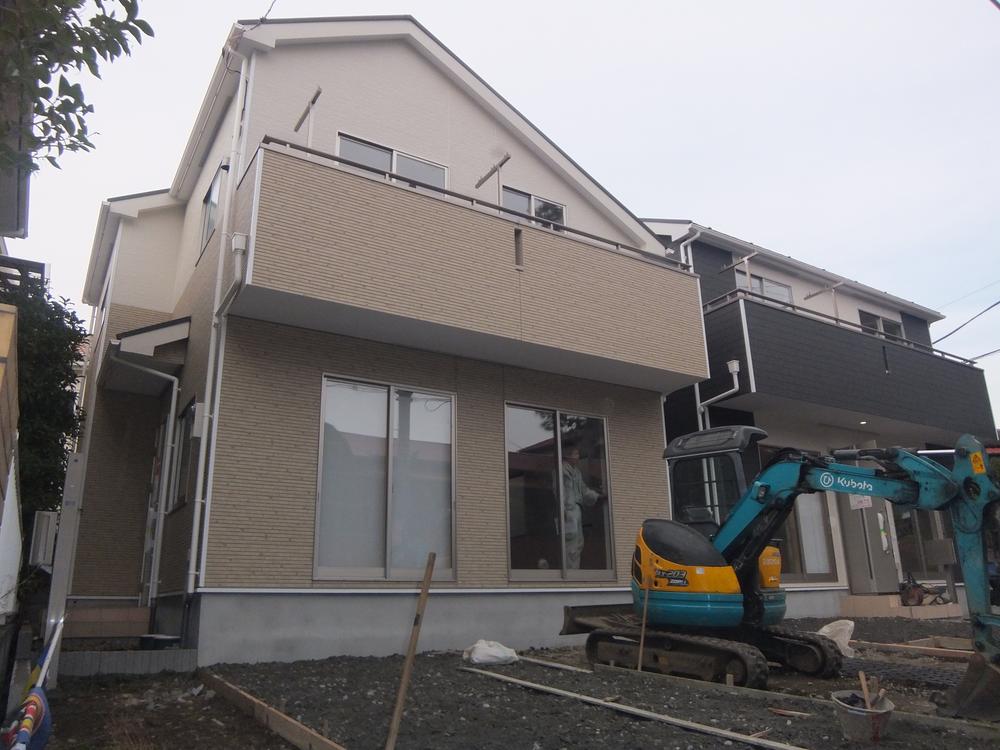 Local appearance photo. Parking three Allowed! ! 