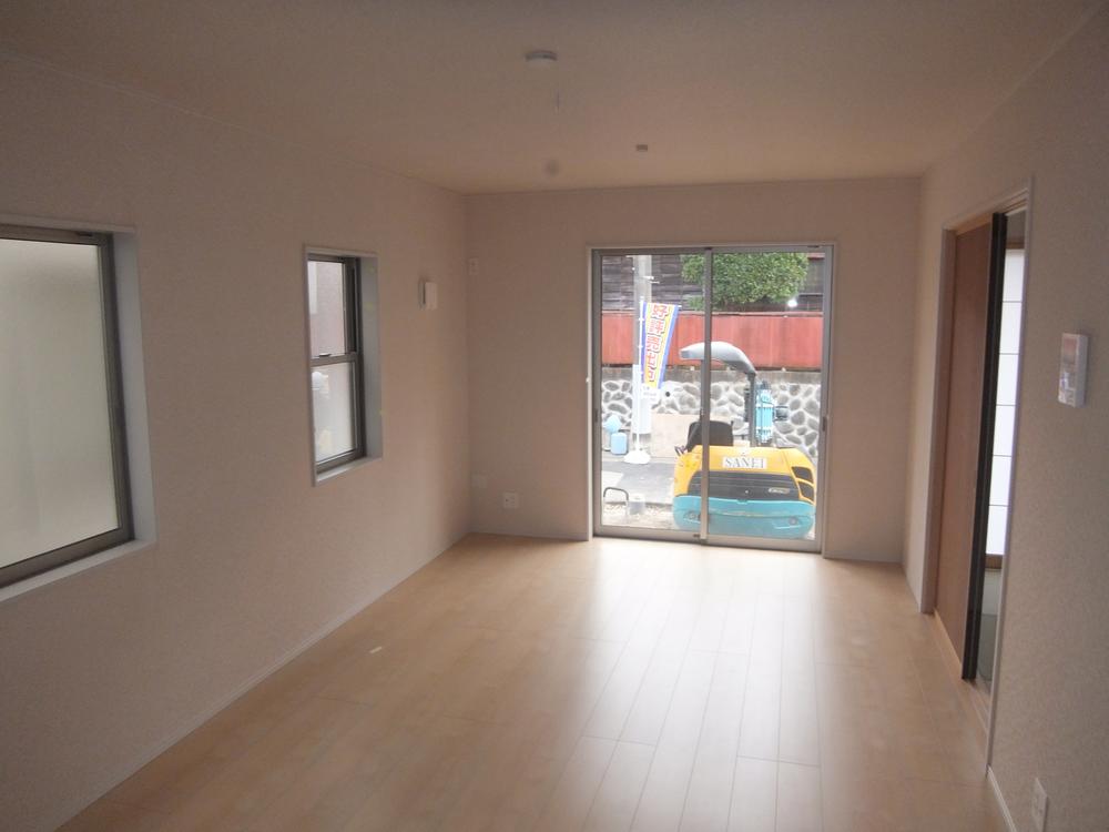 Living. Guests can relax slowly in the living room