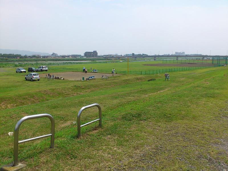 park. 600m walk 7 minutes to sports Square (Guran'undo)