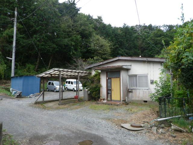 Local photos, including front road. Local (10 May 2013) Shooting