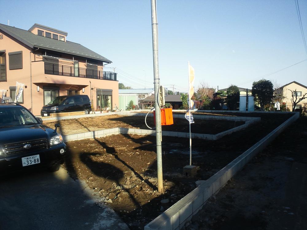 Local photos, including front road. Local (December 13, 2013) Shooting