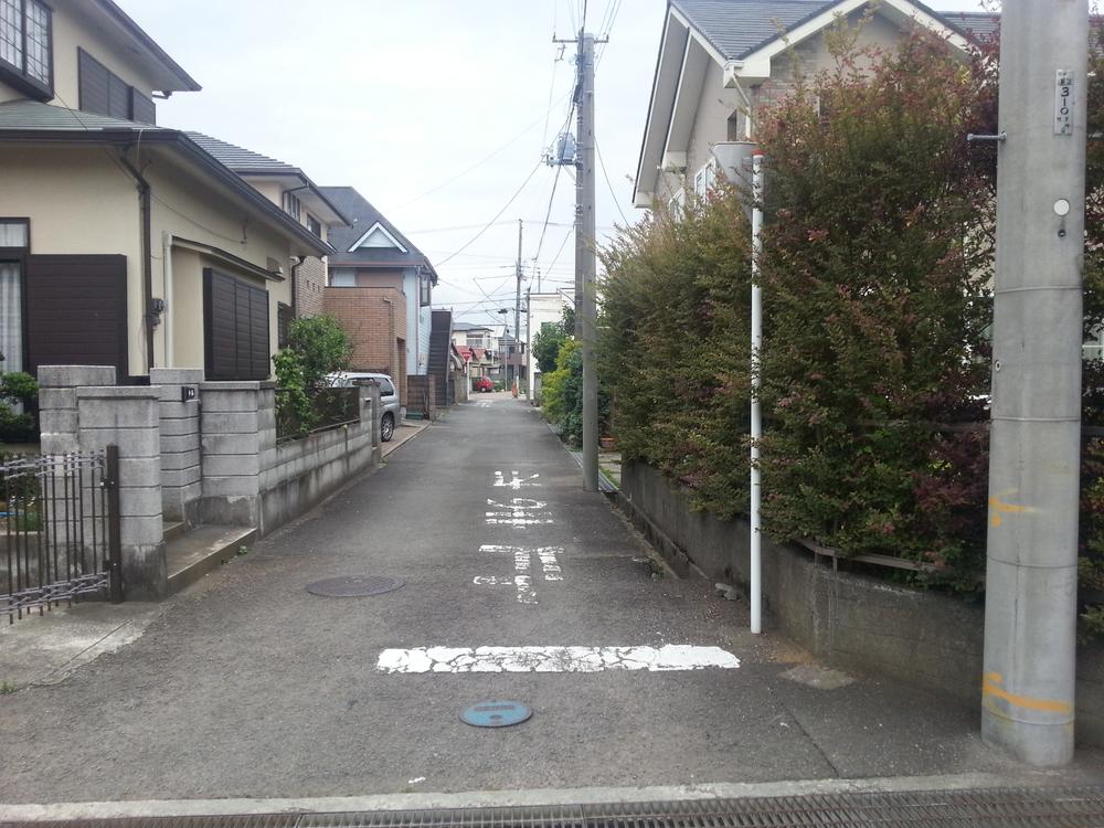 Local photos, including front road. Local (June 2013) Shooting West road