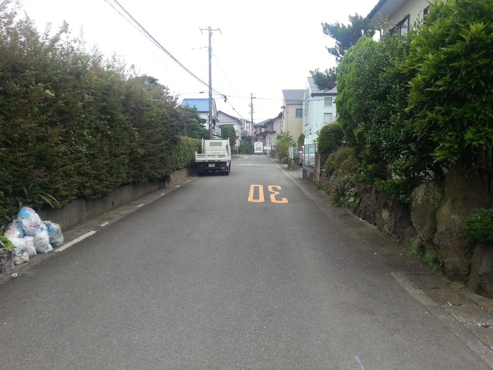 Local photos, including front road. Local (June 2013) Shooting The entire south road