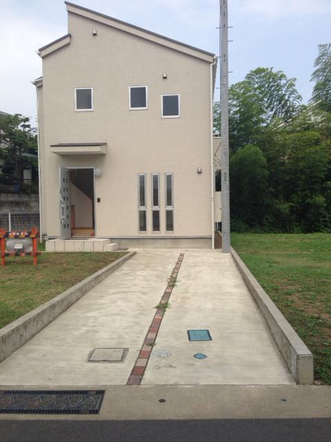 Local photos, including front road. appearance