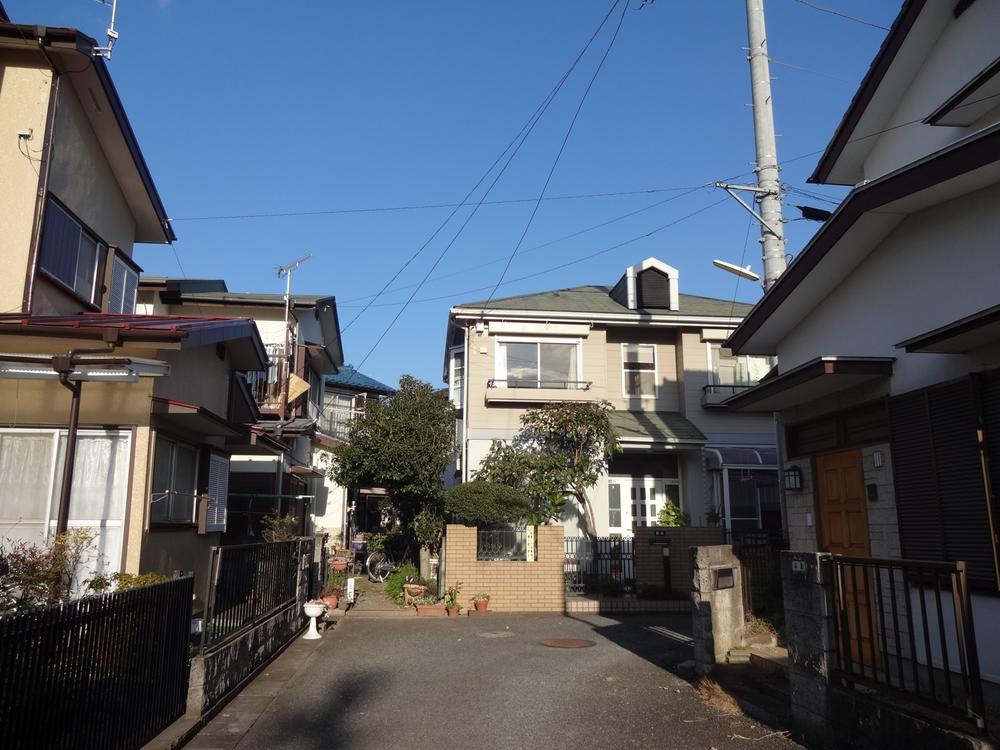 Local photos, including front road. Local (12 May 2013) Shooting