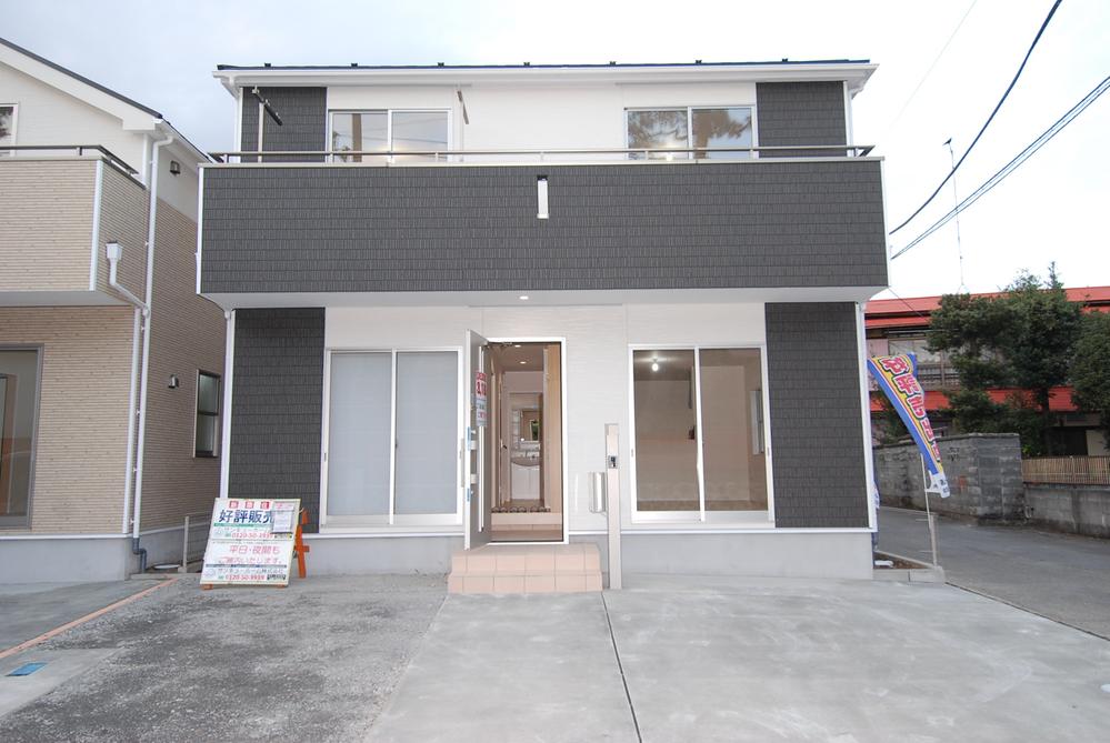 Local appearance photo. Local (12 May 2013) Shooting