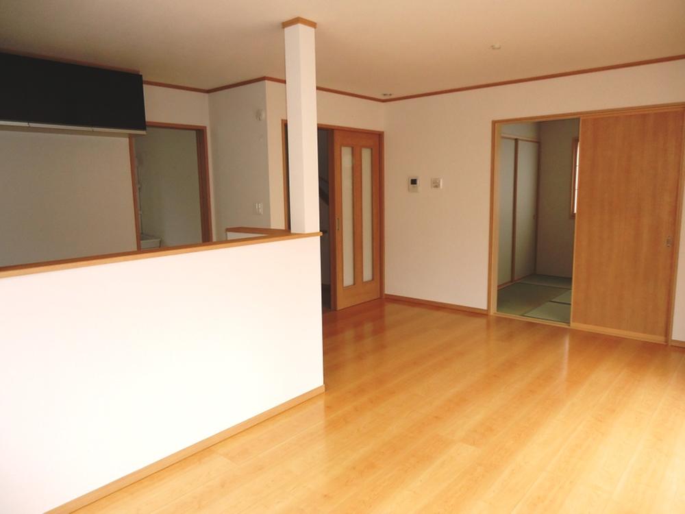 Same specifications photos (living). (1 Building) same specification LDK16 Pledge It is the south side is wide bright LDK