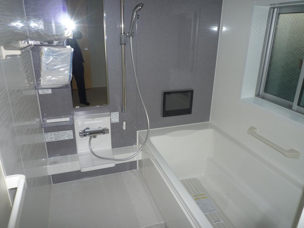 Bathroom. Bathroom with TV ・ System bus with bathroom dryer