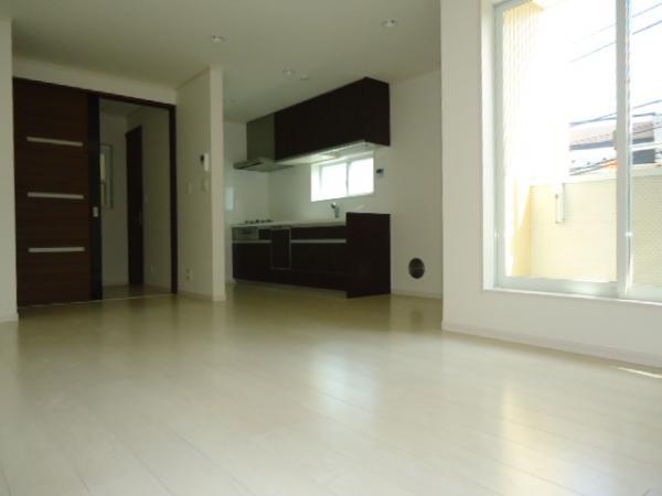 Same specifications photos (living)