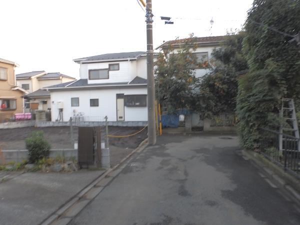 Local photos, including front road. Local (10 May 2013) Shooting